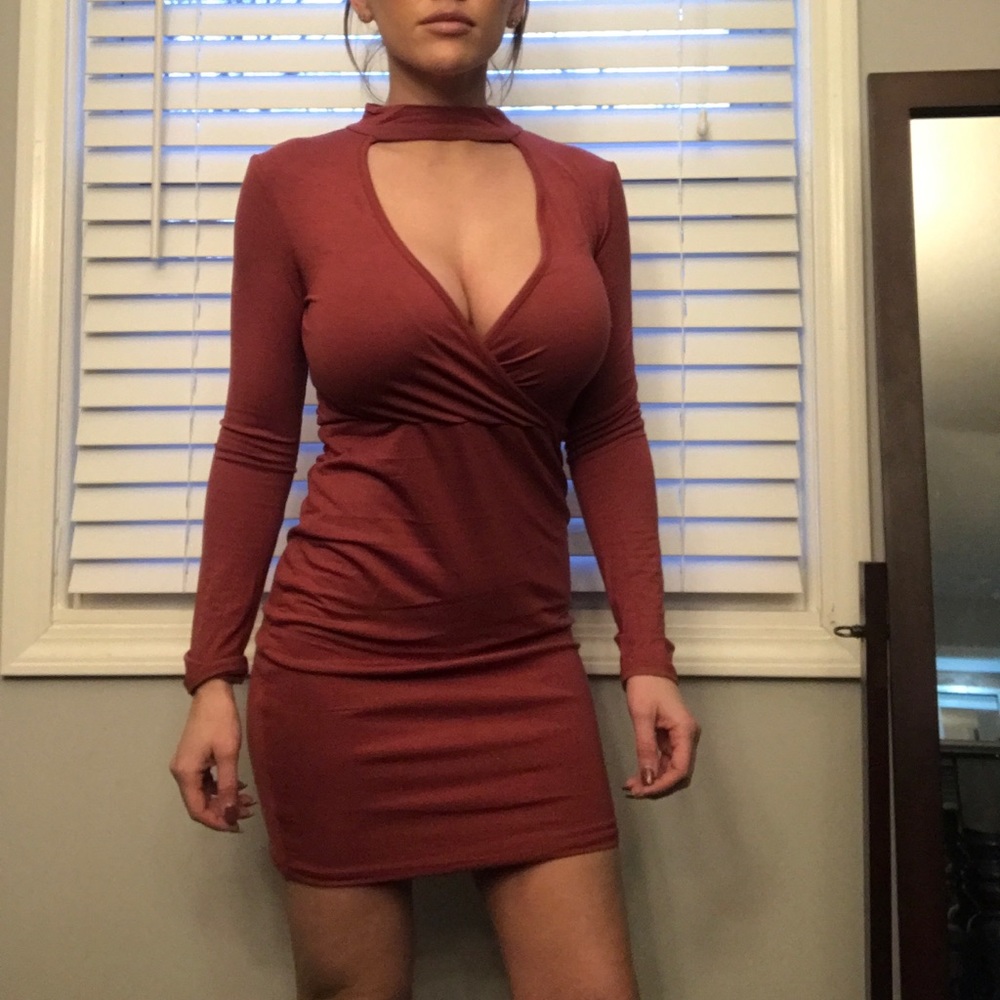 Rose Red Choker Lined Bodycon Long Sleeve Dress - Picture 4 of 6